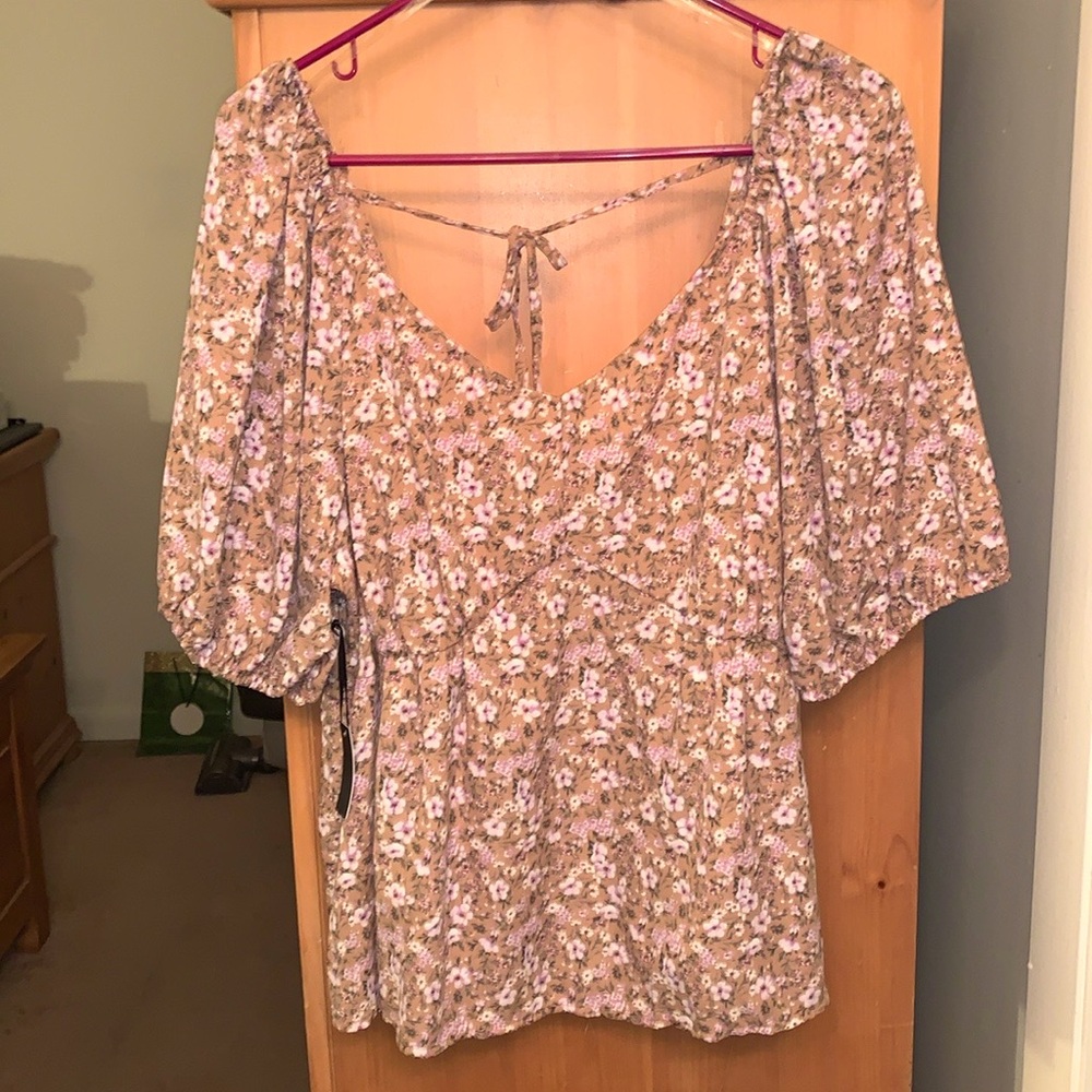 New Beautiful Floral Puffy-Sleeved Blouse